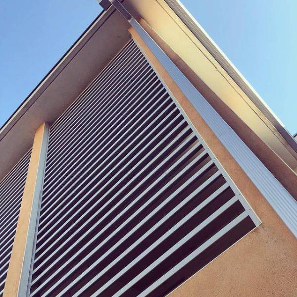 Spécialiste de l'évacuation des eaux pluviales pour tous vos travaux de gouttières en aluminium en continu