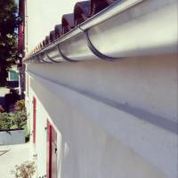Pose de gouttières en Zinc à Aigues Mortes par Midi concept, entreprise agrée par Dal'alu...
