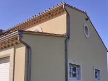 Pose de gouttière demi ronde traditionnelle sur villa provence à Eyrargues près de Saint  Rémy de Provence