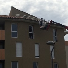 Pose de gouttière aluminium de forme Évolution 325 À Saint-Martin de Crau Dans les bouches du Rhône.
