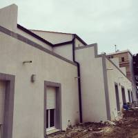 Pose de Gouttière traditionnelle à grand débit en aluminium Dal'alu sur logements neufs à Martigues dans les Bouches du Rhône