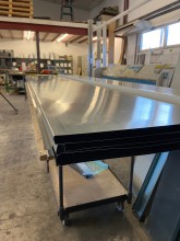 Façonnage de bac joint debout sur mesure en Zing en atelier pour charpentier à Nîmes dans le Gard